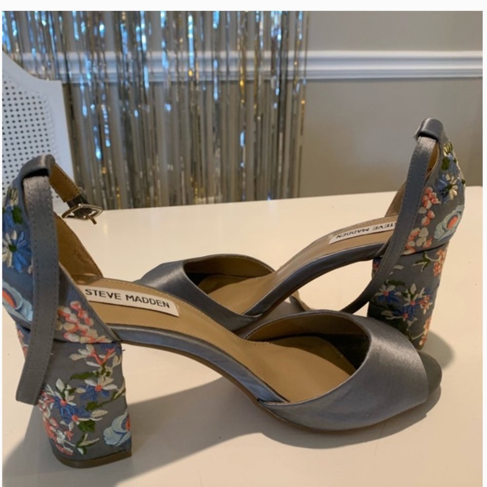 Steve Madden blue embroidered heels